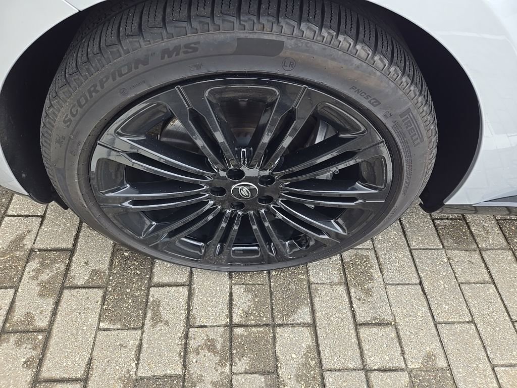Certified 2025 Land Rover Range Rover Long Wheelbase SE image 10