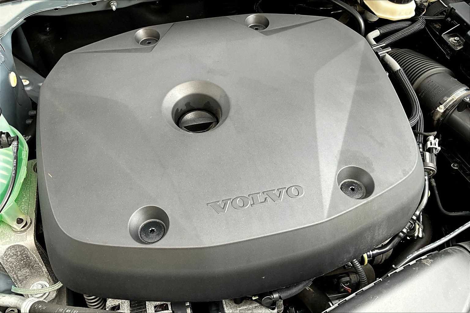 Certified 2022 Volvo XC40 T5 Momentum image 30