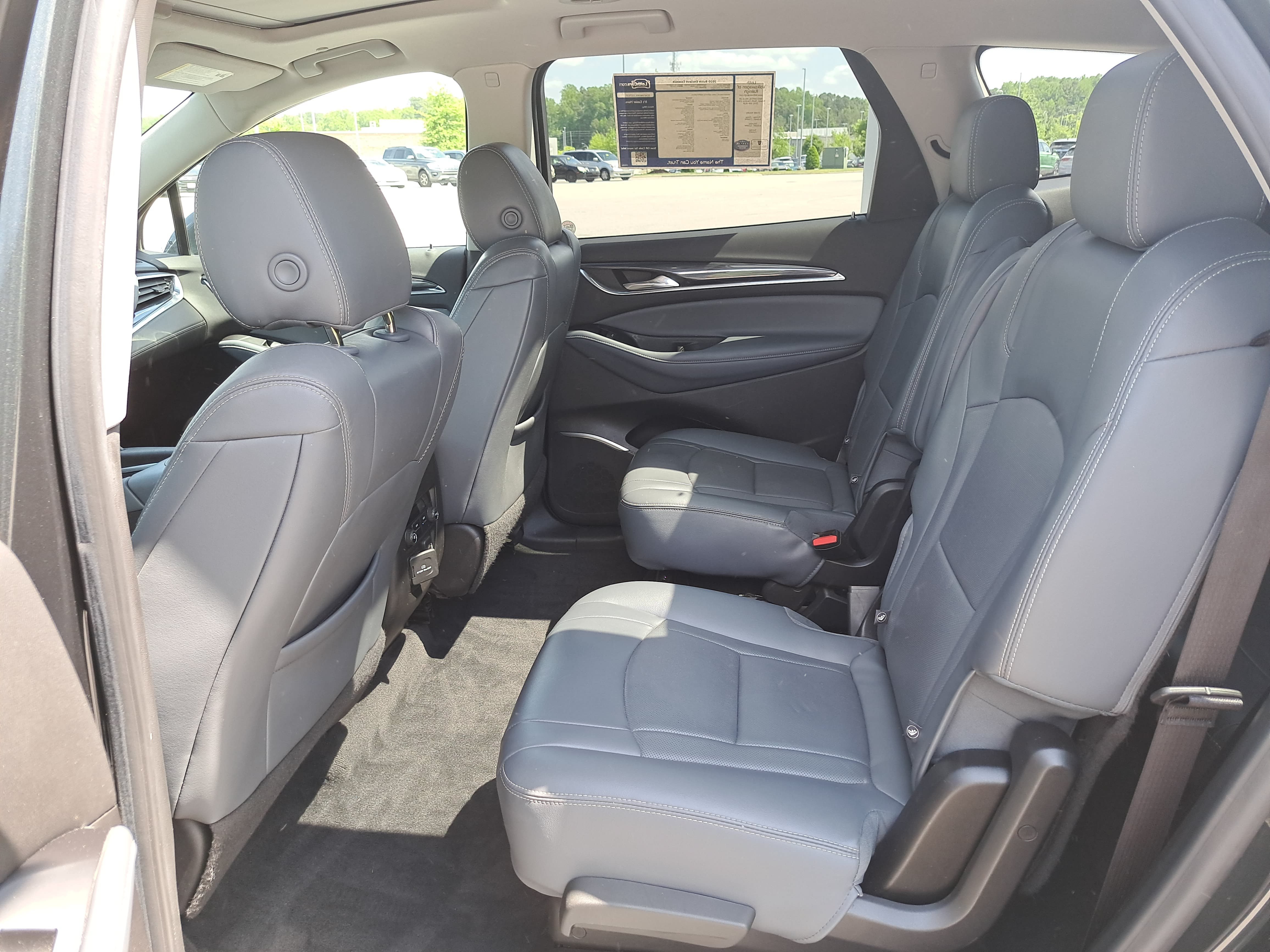 Used 2020 Buick Enclave Essence w/ Sound and Sites Package AWD/4WD image 15