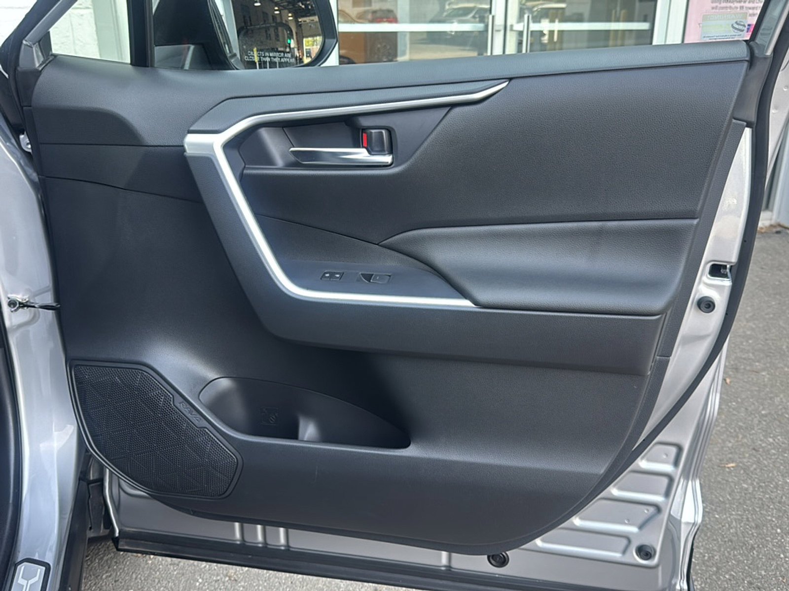 Used 2022 Toyota RAV4 SE w/ Weather & Moonroof Package AWD/4WD image 17