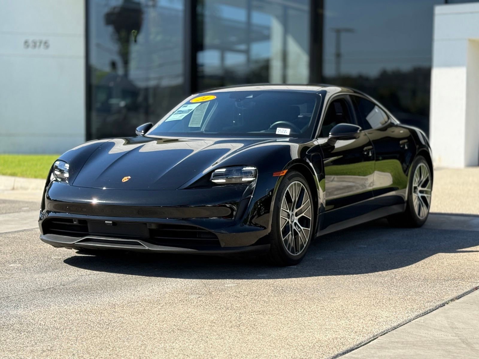 Used 2024 Porsche Taycan image 2