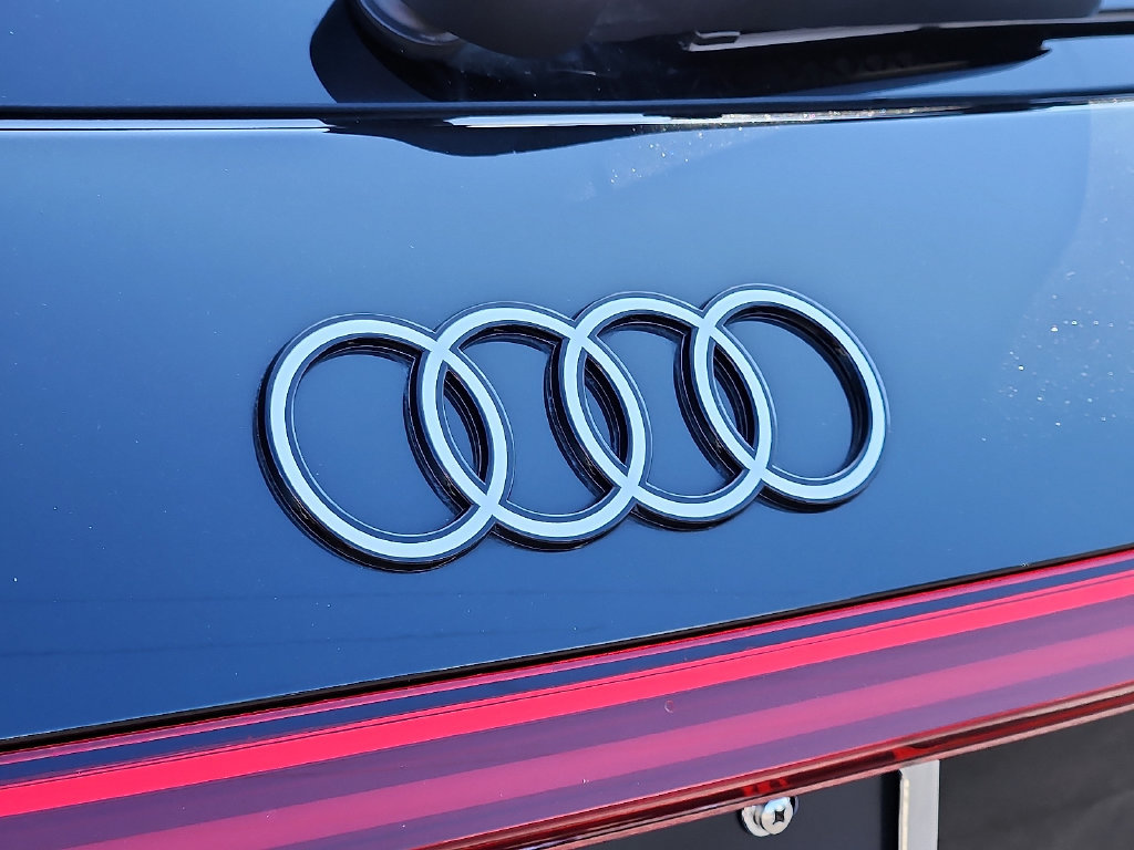 Used 2025 Audi Q5 Premium w/ Convenience Package AWD/4WD image 29
