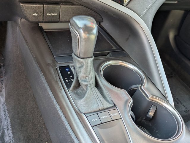 Used 2022 Toyota Camry SE image 19