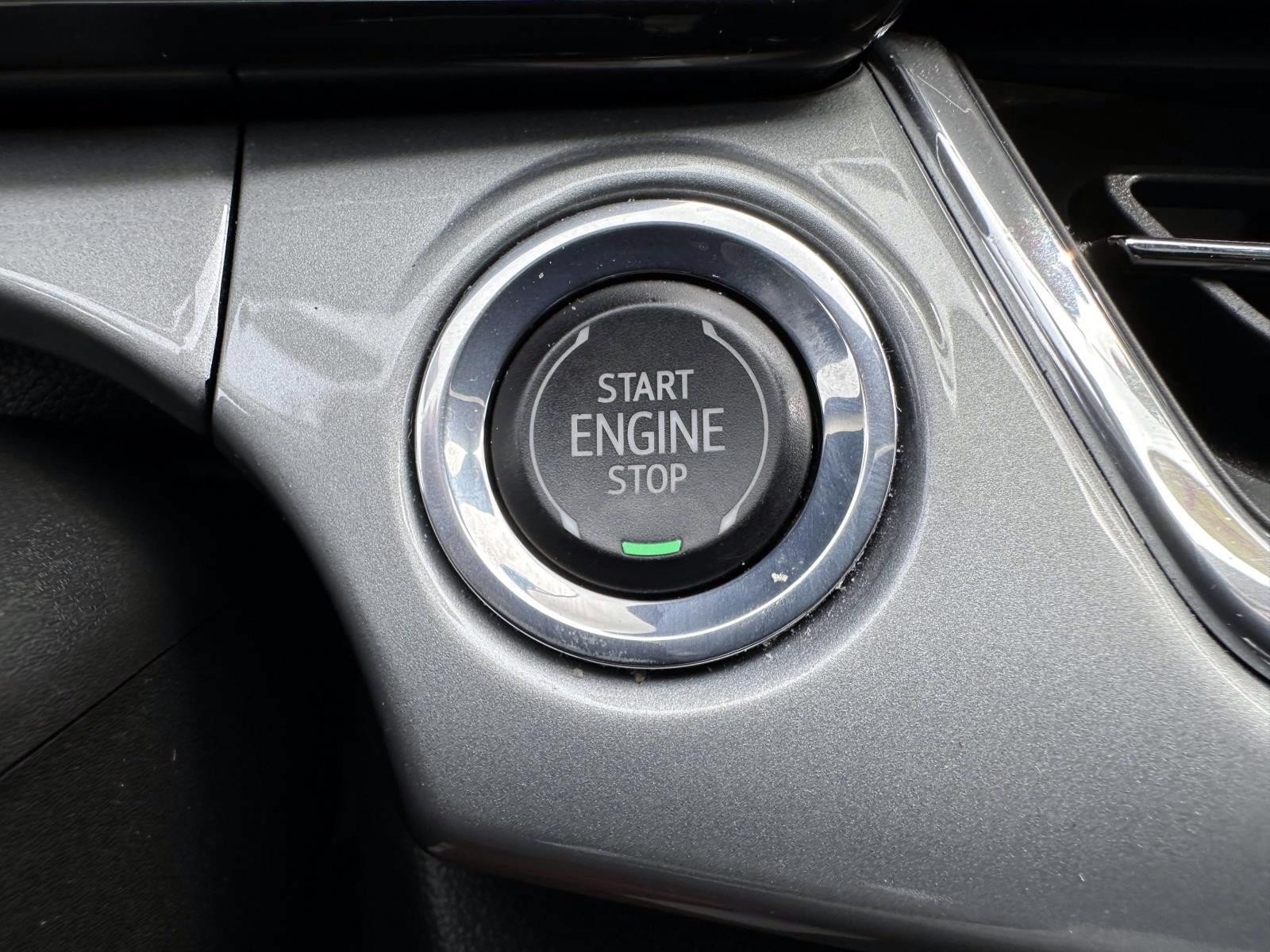 Used 2024 Chevrolet Trax LT w/ LT Convenience Package FWD image 19