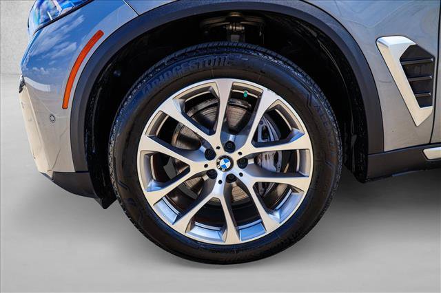 Certified 2024 BMW X5 xDrive40i w/ Premium Package AWD/4WD image 9
