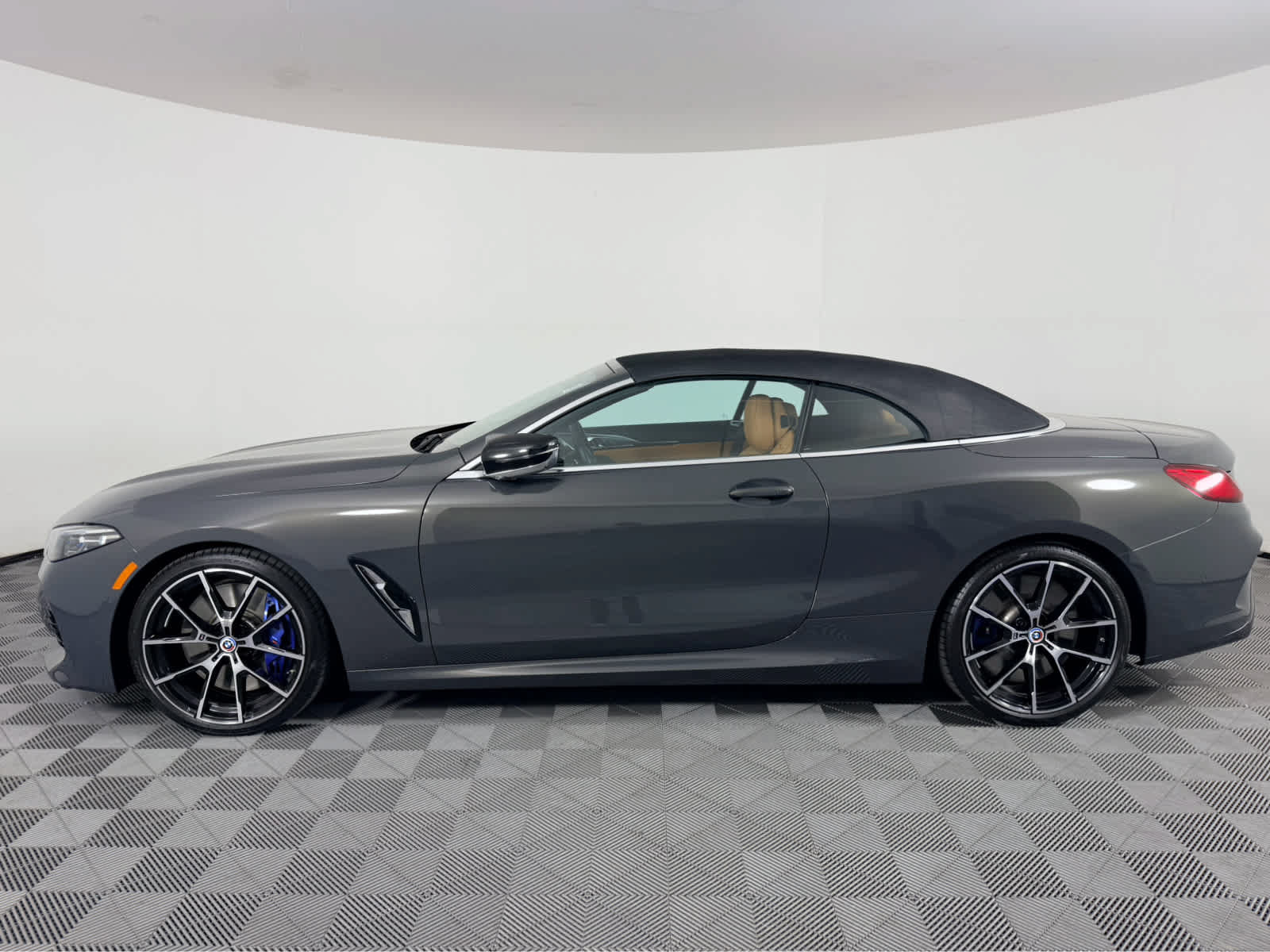 Used 2023 BMW M850i xDrive Convertible AWD/4WD image 6