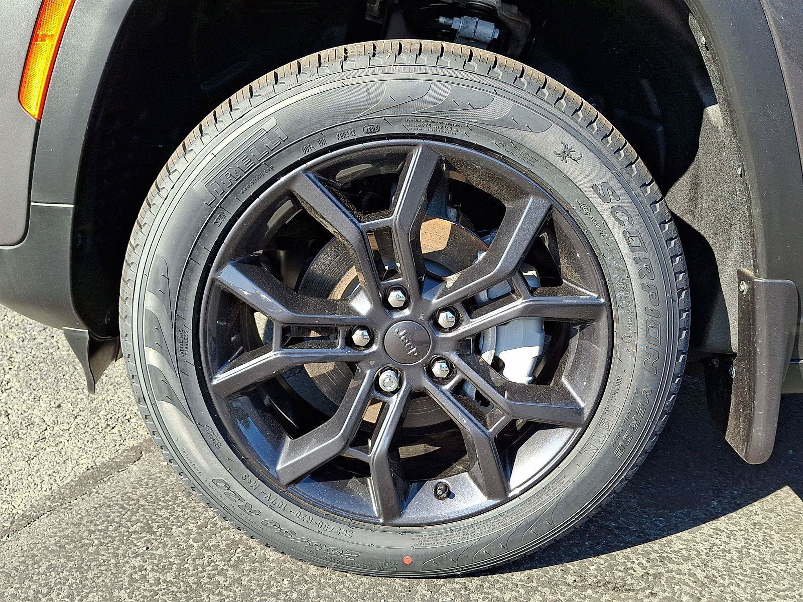 New 2025 Jeep Grand Cherokee Limited w/ MOPAR Finishing Package AWD/4WD image 6