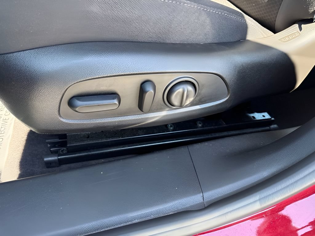 Used 2017 Chevrolet Malibu LT FWD image 6