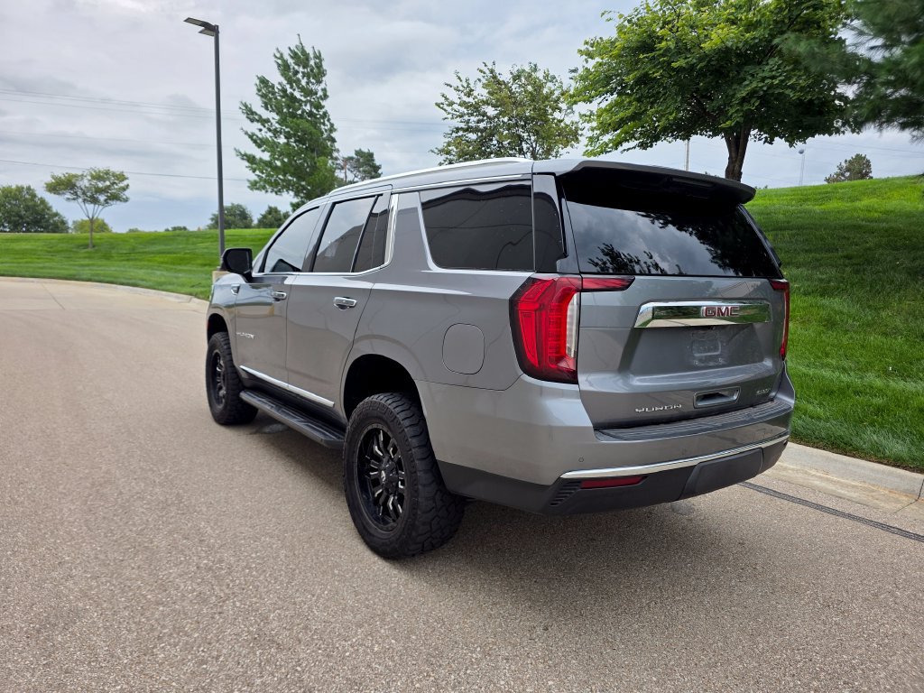 Used 2021 GMC Yukon SLT w/ SLT Premium Package AWD/4WD image 14