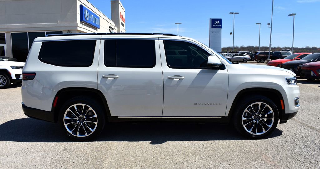 Used 2022 Jeep Wagoneer Series III w/ Premium Group I image 2