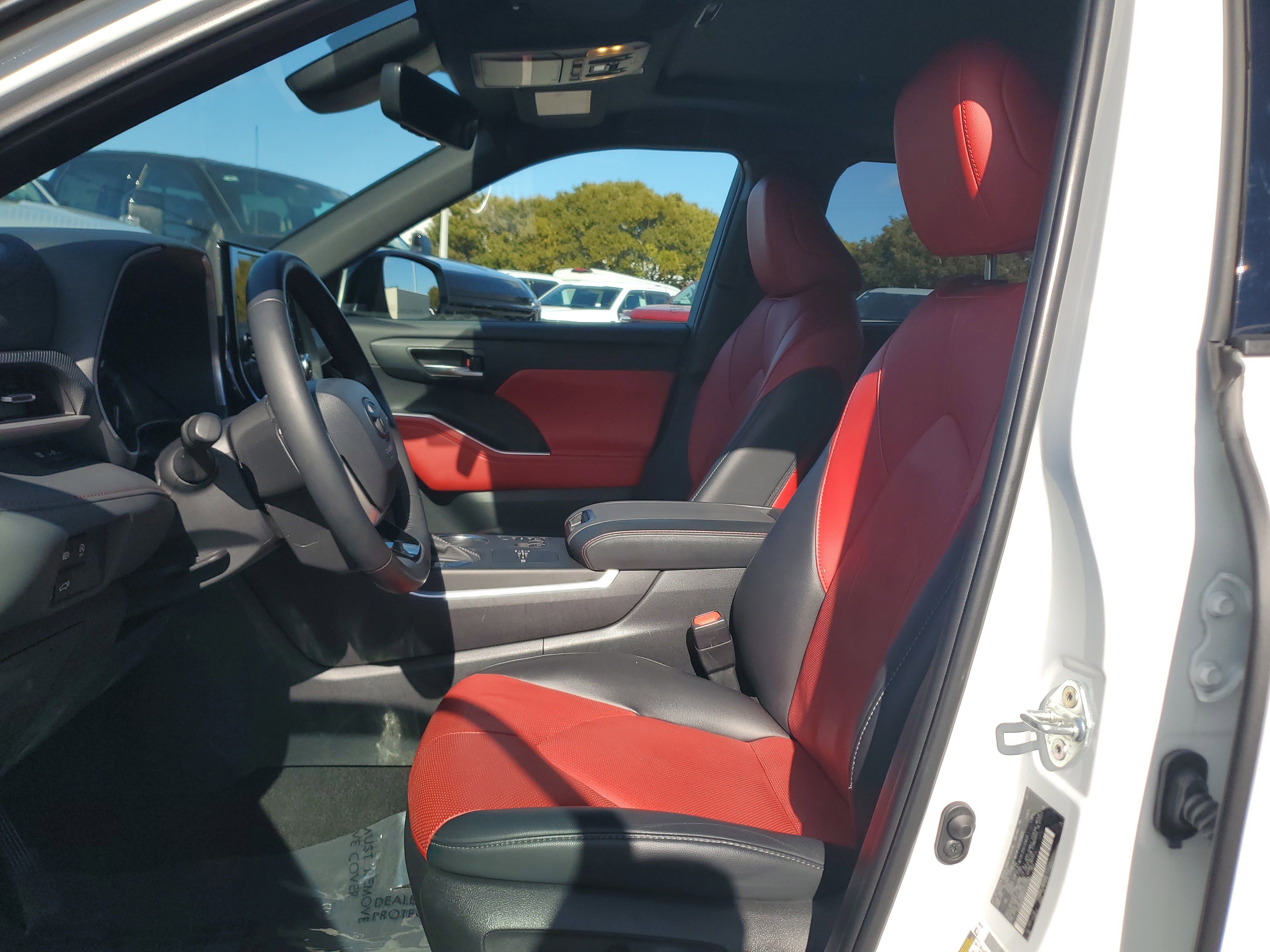 Used 2023 Toyota Highlander XSE image 11