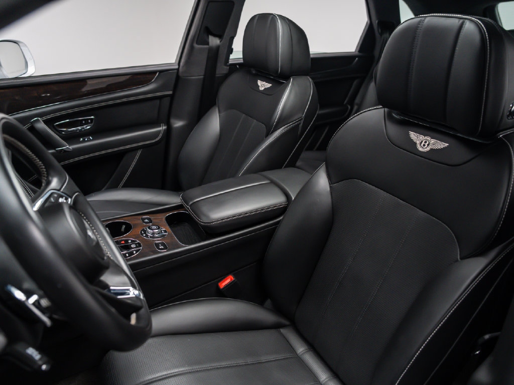 Used 2019 Bentley Bentayga AWD/4WD image 17