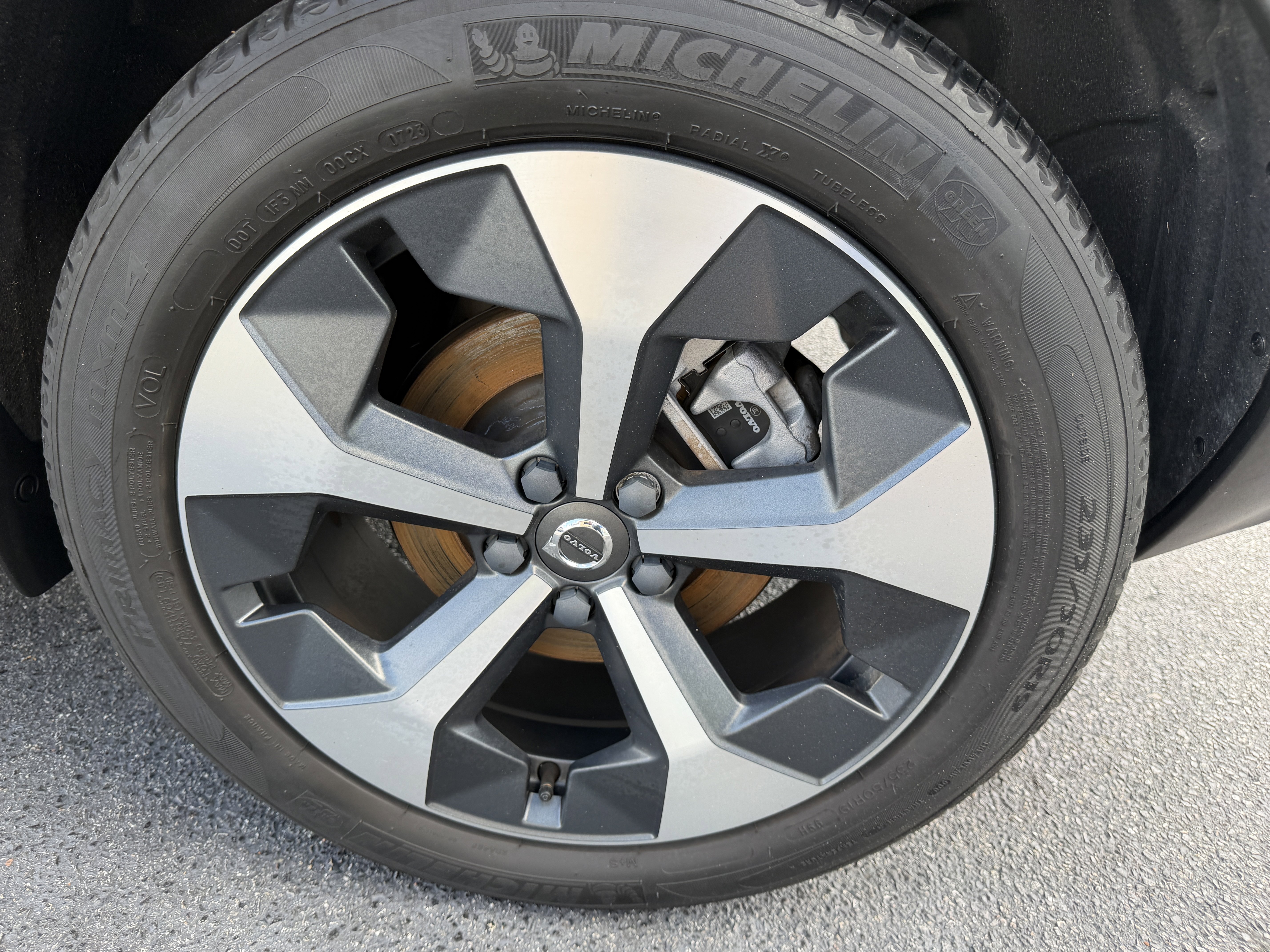 Certified 2023 Volvo XC40 B5 Plus w/ Protection Package Premier image 32