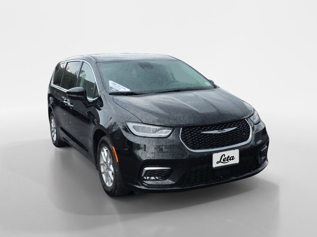 Used 2023 Chrysler Pacifica Touring-L FWD image 2
