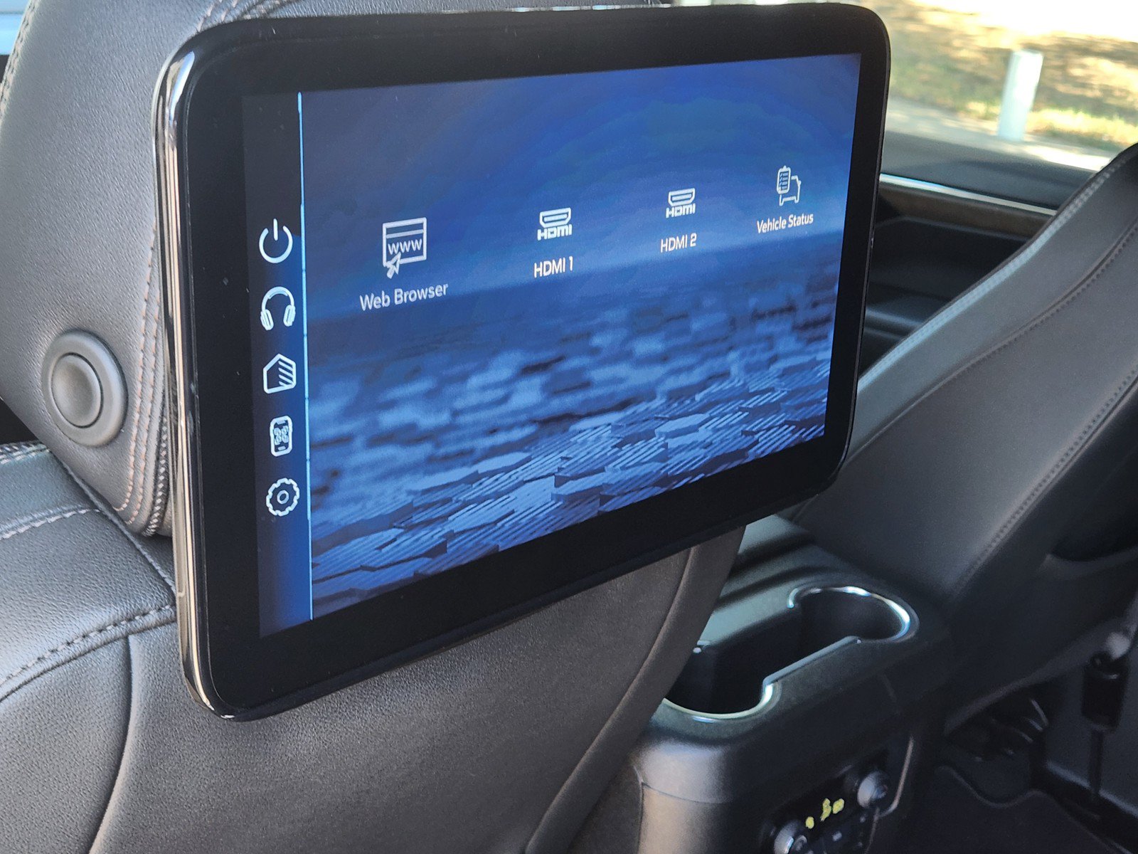 Used 2025 Chevrolet Tahoe High Country AWD/4WD image 14