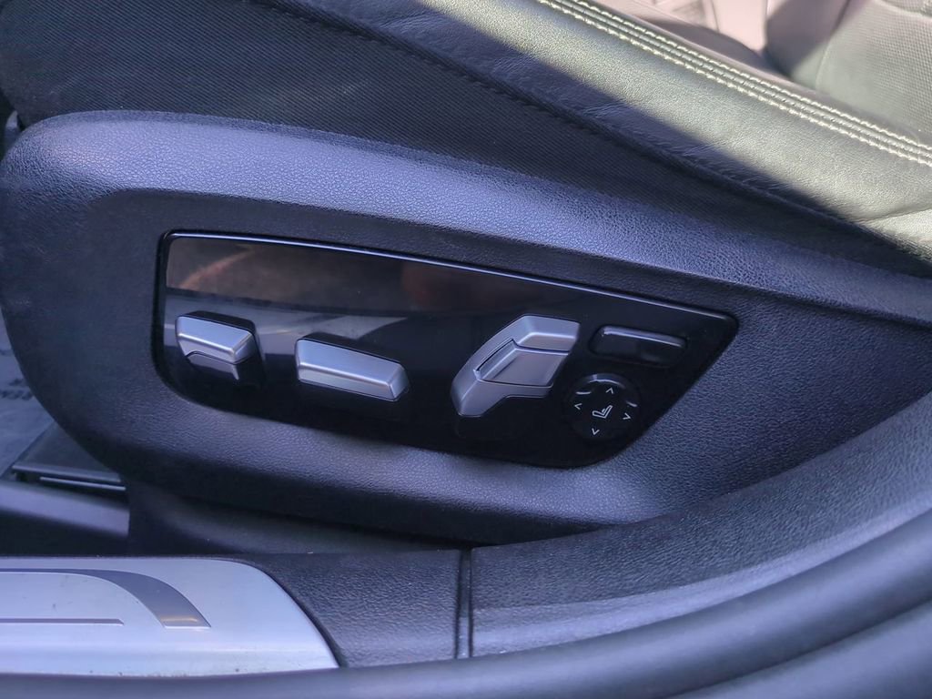 Used 2022 BMW 750i xDrive w/ Executive Package image 20