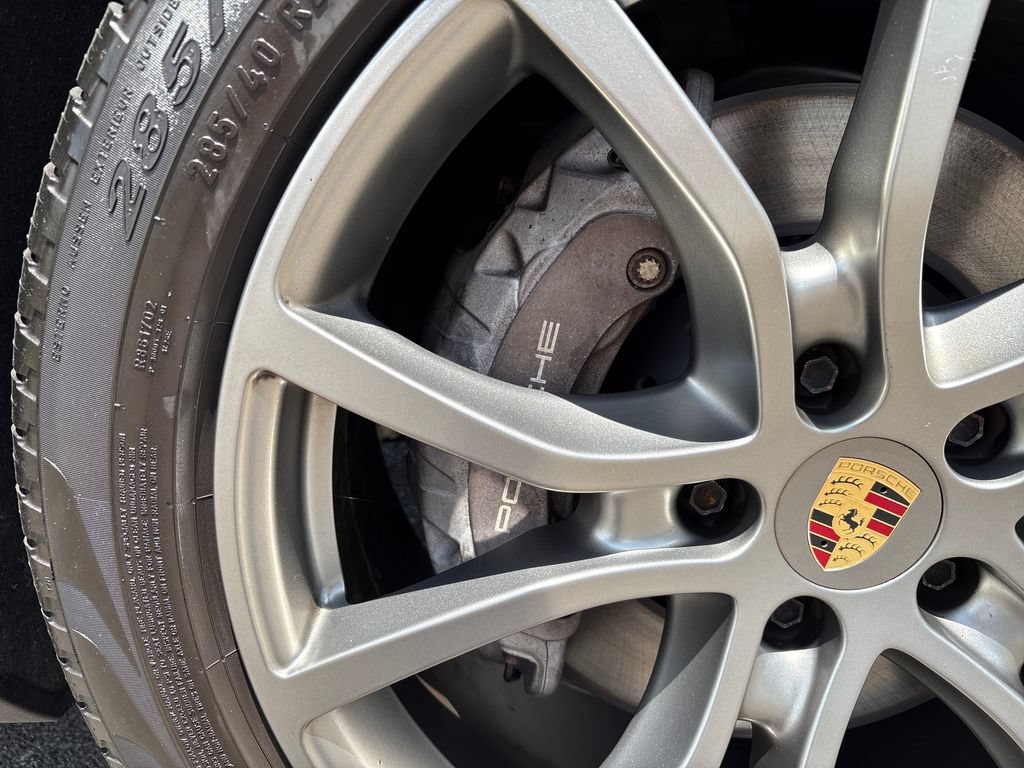 Used 2023 Porsche Cayenne Platinum Edition AWD/4WD image 47
