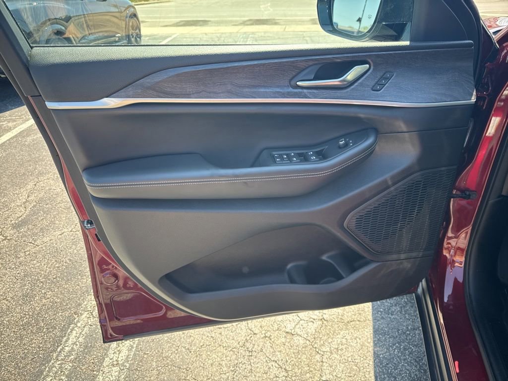 Used 2024 Jeep Grand Cherokee L Limited AWD/4WD image 13