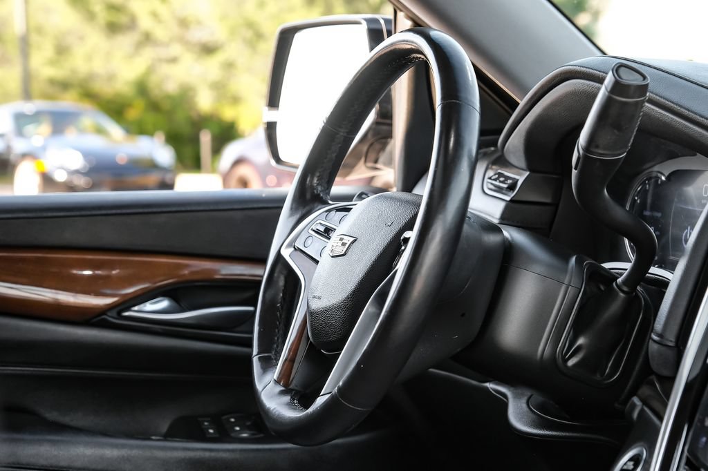 Used 2018 Cadillac Escalade Luxury RWD image 11