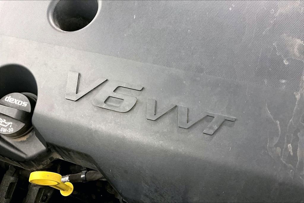 Used 2021 Chevrolet Traverse LT image 38