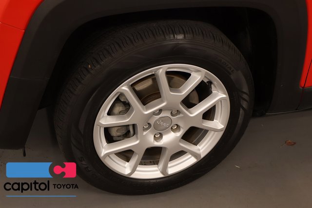 Used 2020 Jeep Renegade Latitude w/ Cold Weather Group FWD image 7