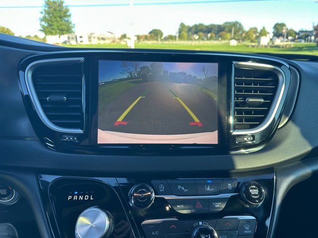 Used 2025 Chrysler Pacifica Select FWD image 14