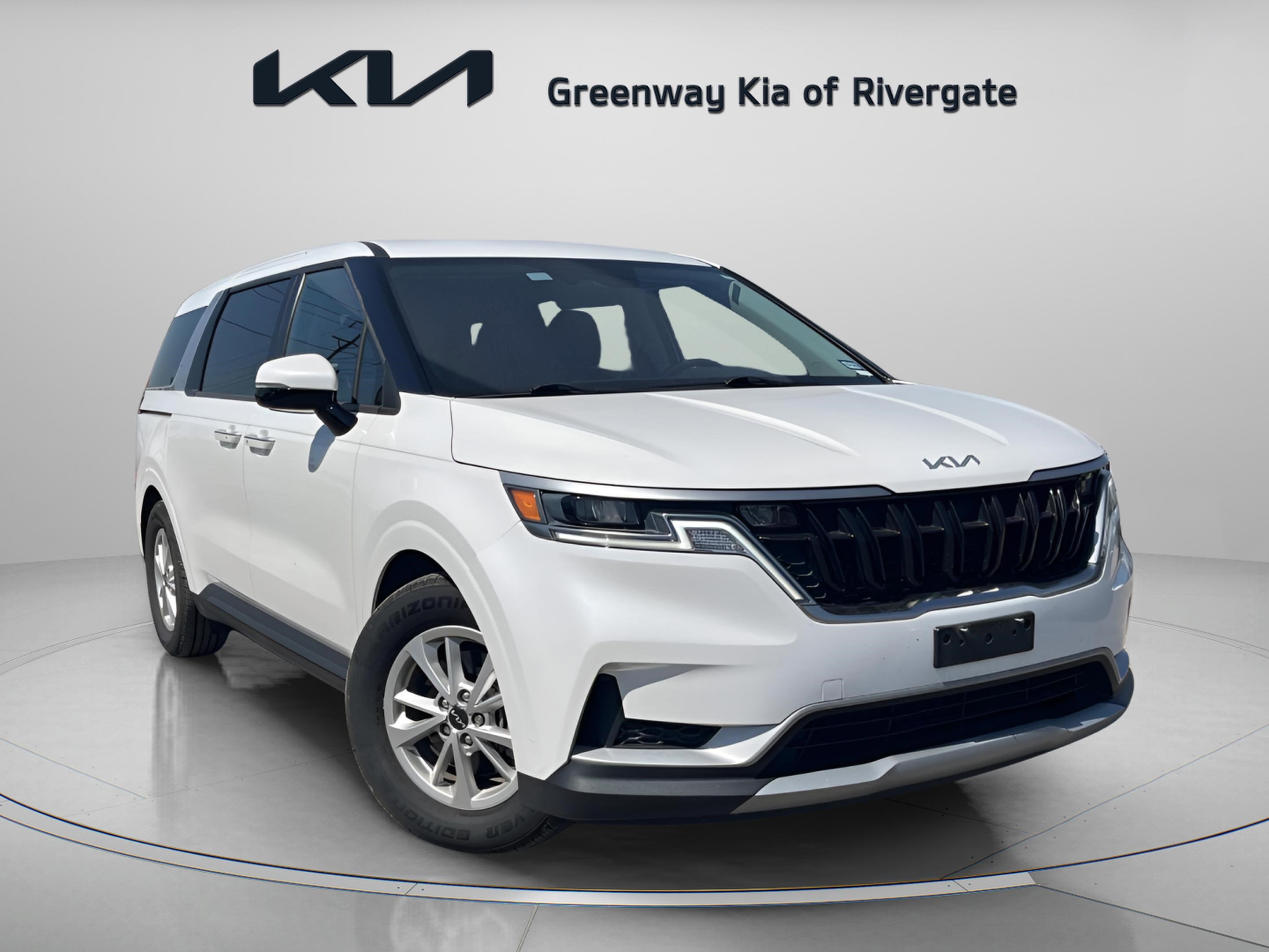 Used 2023 Kia Carnival LX FWD image 1