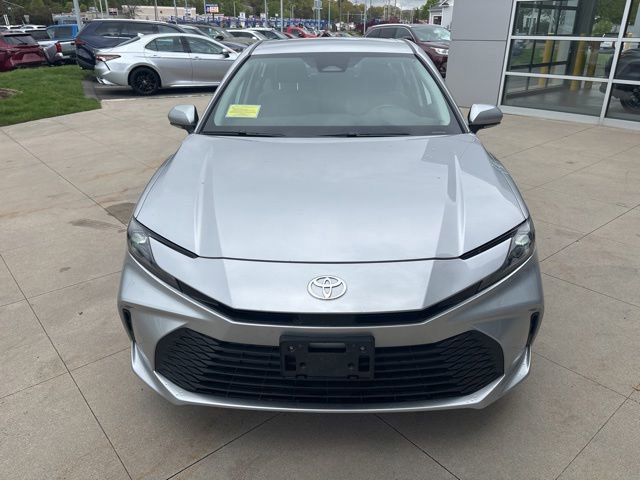 Used 2025 Toyota Camry LE AWD/4WD image 2