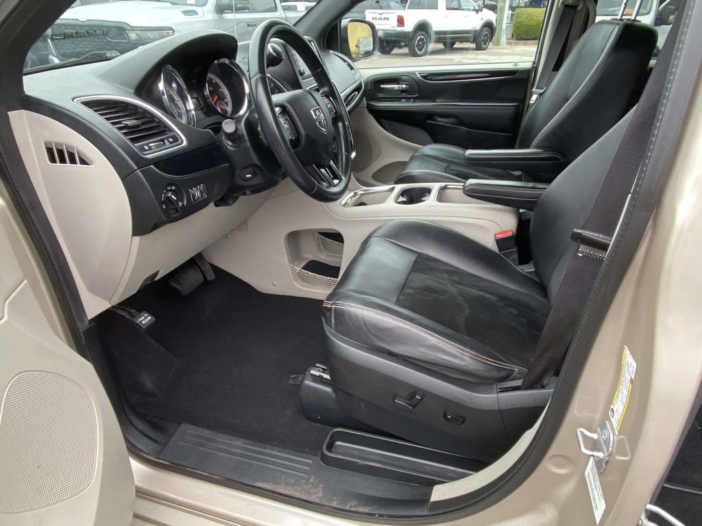 Used 2014 Dodge Grand Caravan SXT image 13