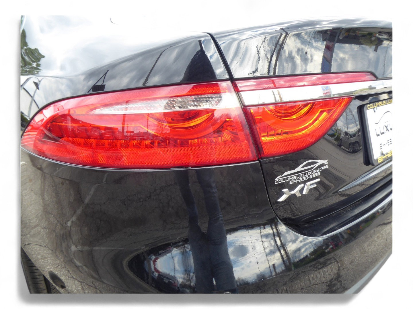 Used 2018 Jaguar XF Premium image 25