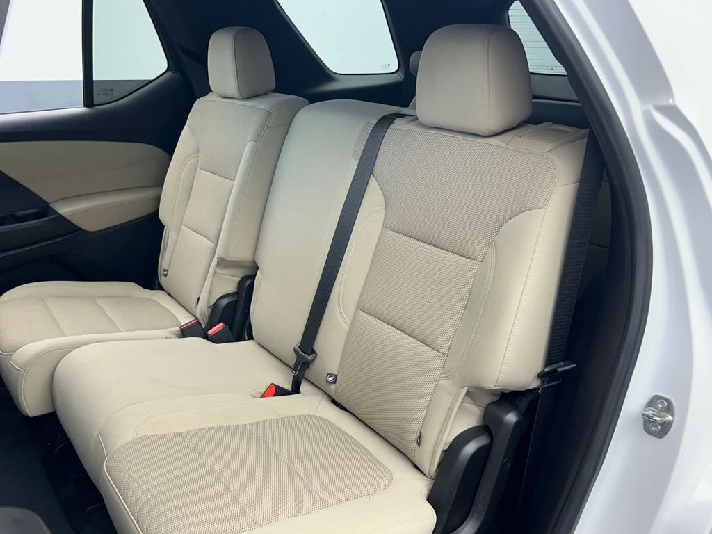 Used 2022 Chevrolet Traverse LS image 29