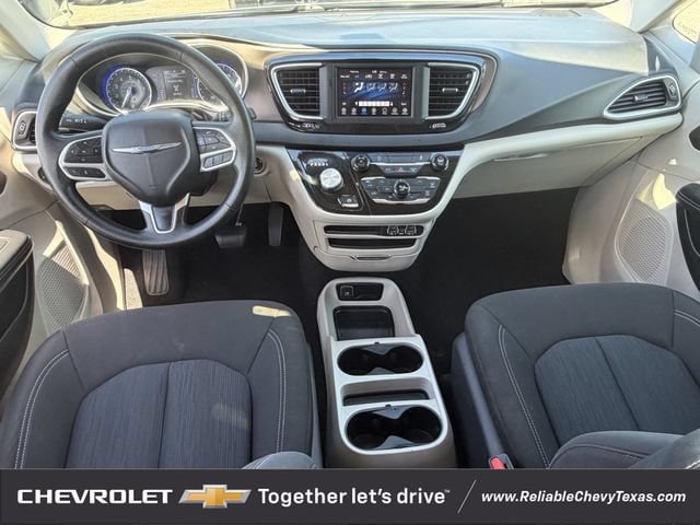 Used 2021 Chrysler Voyager LX FWD image 11