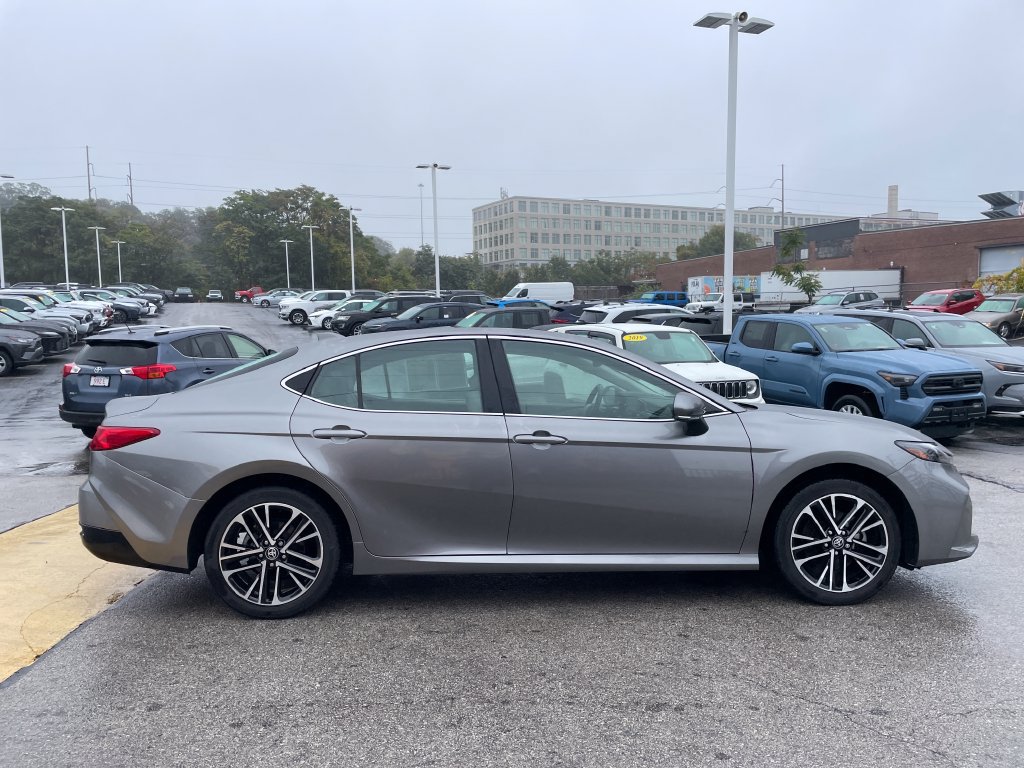Used 2025 Toyota Camry XLE AWD/4WD image 6