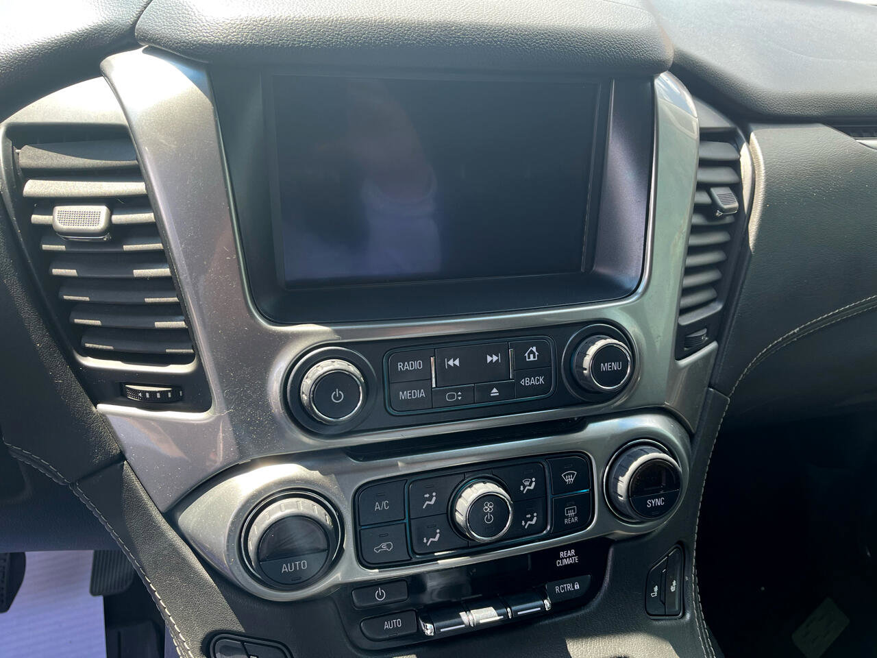 Used 2018 Chevrolet Suburban LT image 13