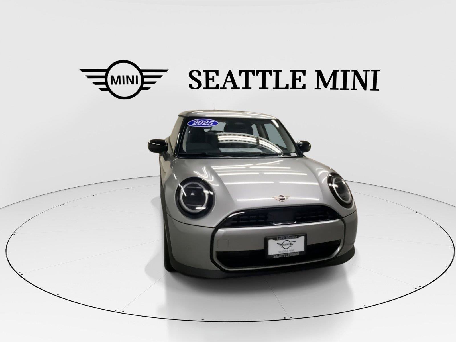 Used 2025 MINI Cooper 2-Door Hardtop FWD image 3