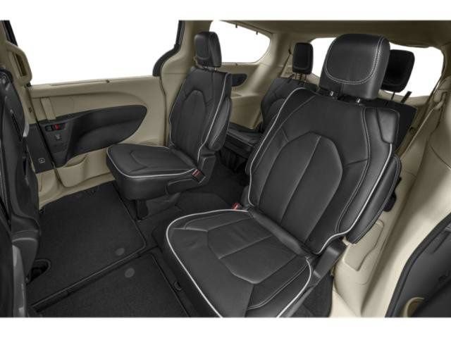 Used 2025 Chrysler Pacifica Limited FWD image 46