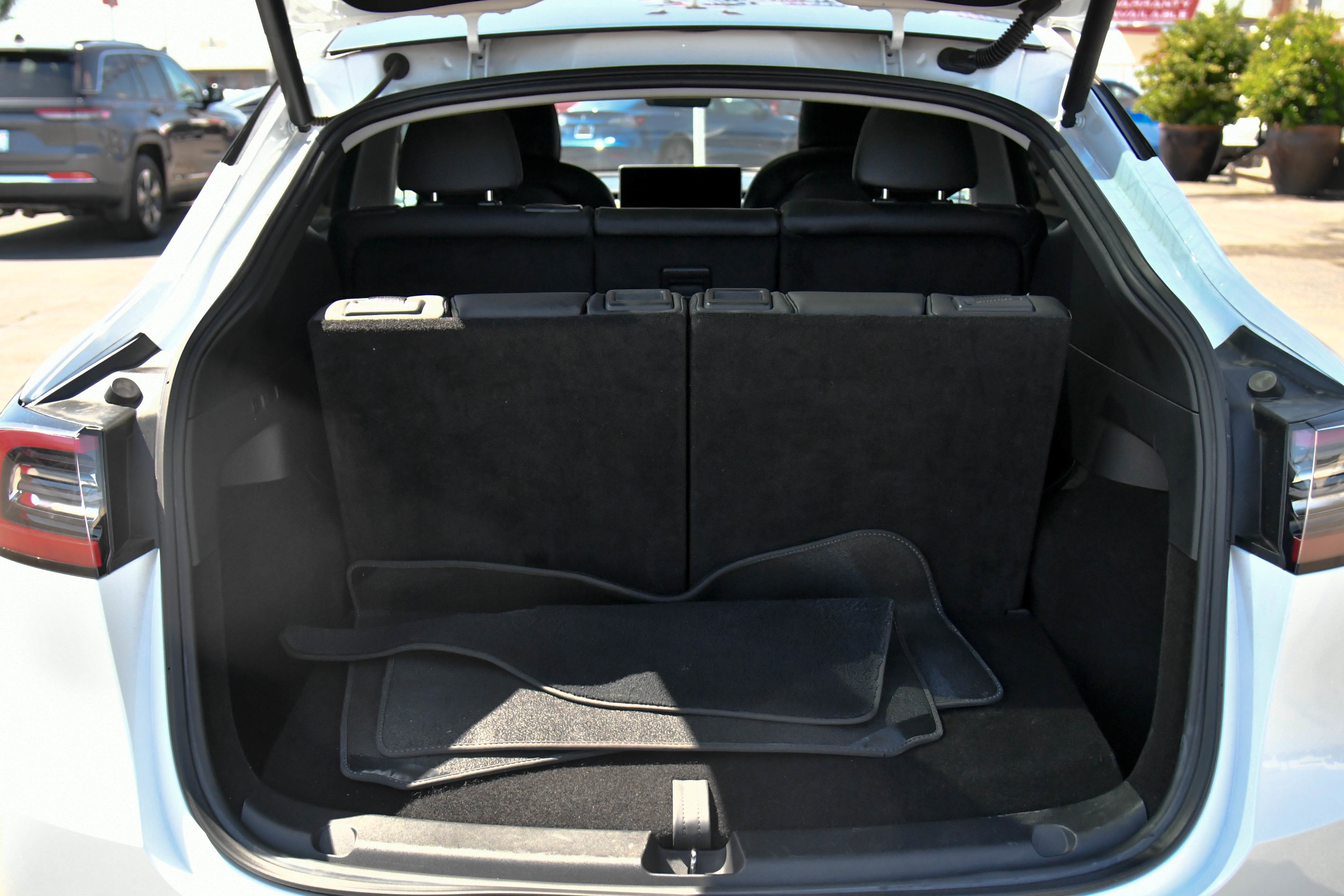 Used 2023 Tesla Model Y Long Range AWD/4WD image 39