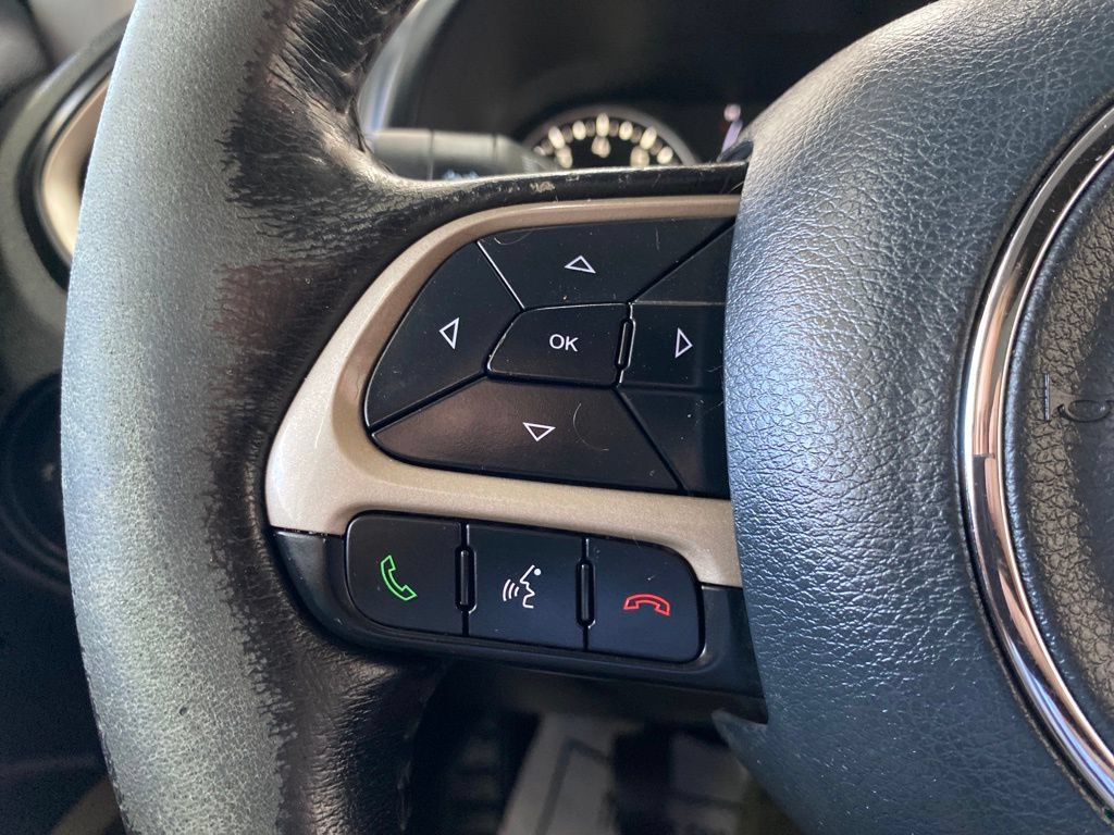Used 2017 Jeep Renegade Latitude FWD image 18