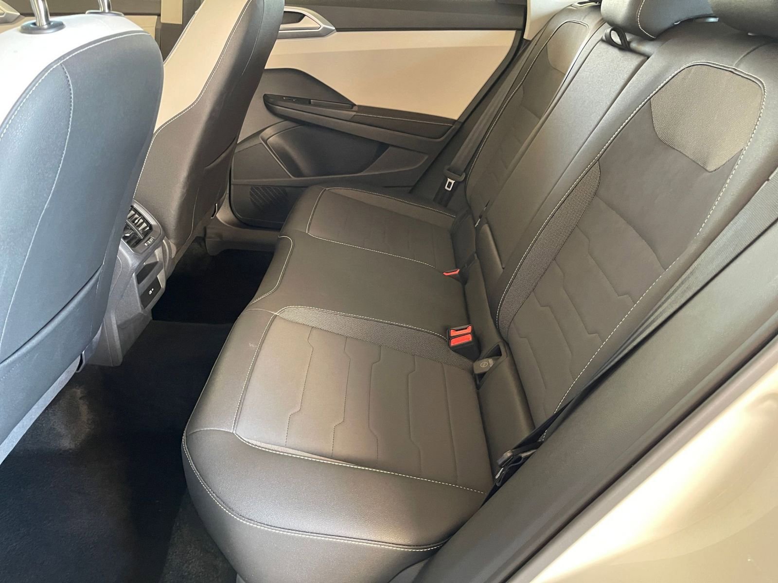 Used 2025 Volkswagen Taos SE image 25