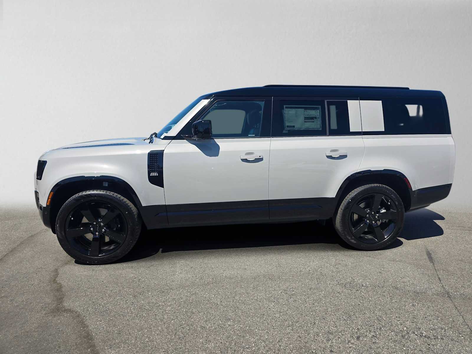 New 2026 Land Rover Defender 130 X-Dynamic SE AWD/4WD image 2