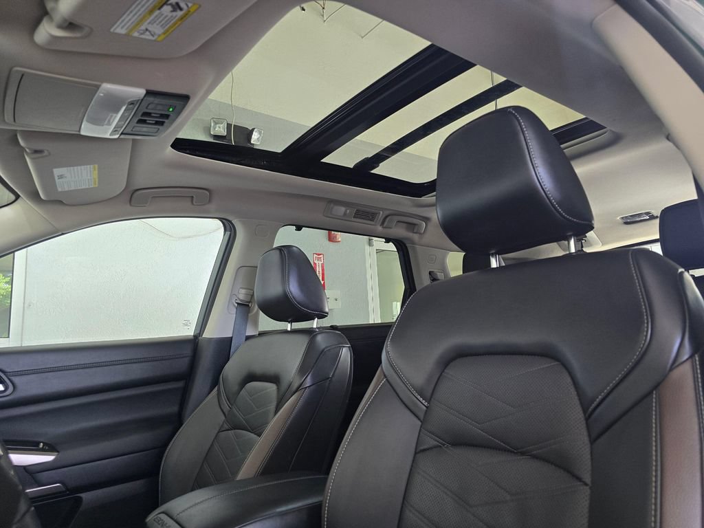 Used 2025 Nissan Pathfinder Platinum AWD/4WD image 23