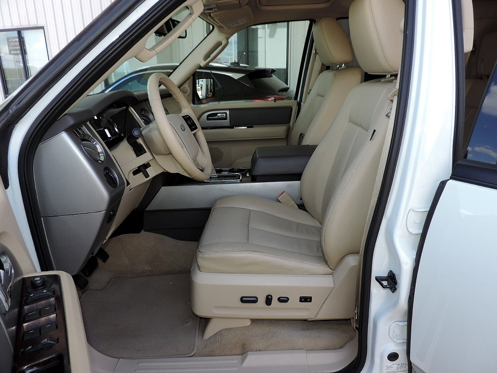 Used 2014 Ford Expedition XLT w/ Equipment Group 201A RWD image 17