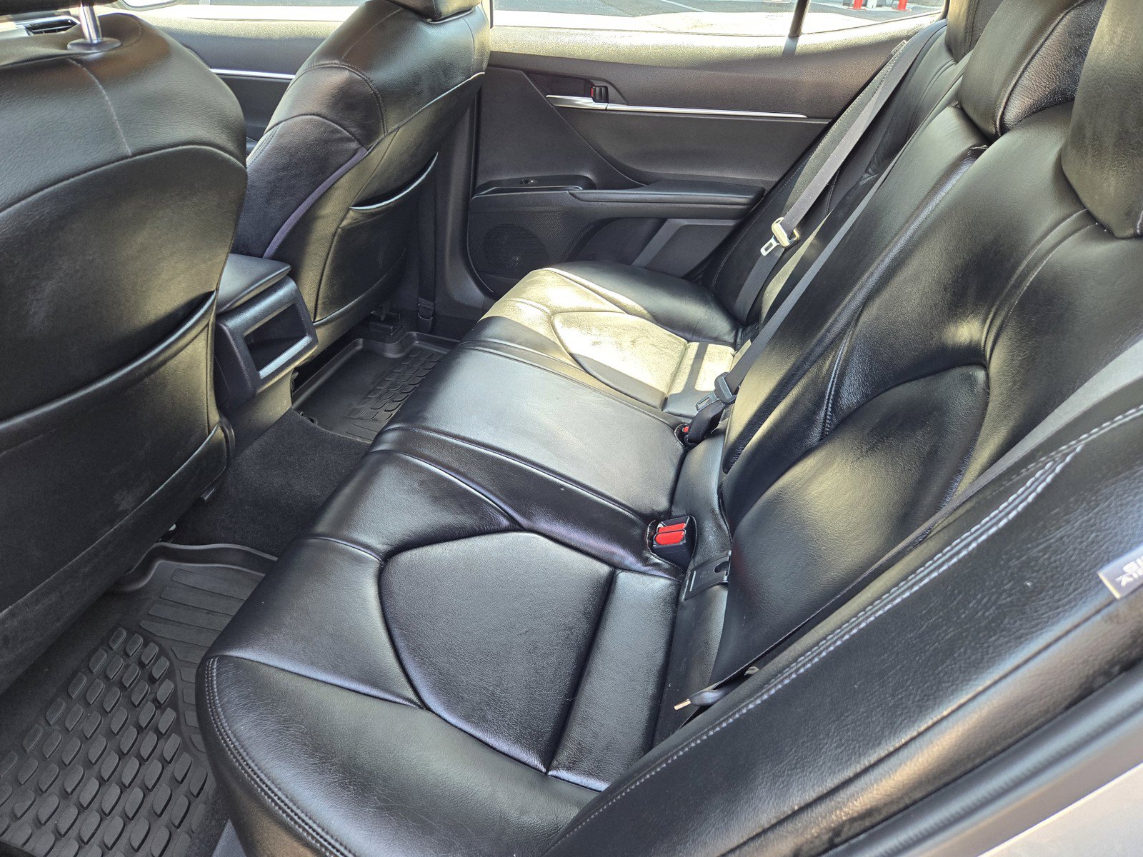 Used 2020 Toyota Camry SE FWD image 12