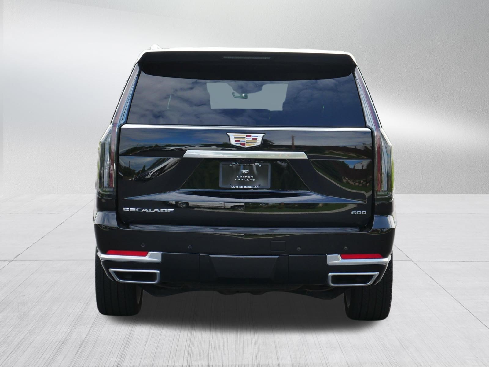 Used 2026 Cadillac Escalade ESV Luxury w/ Touring Package AWD/4WD image 5