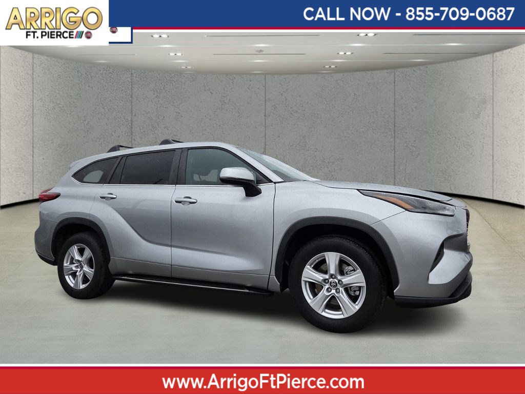 Used 2023 Toyota Highlander L FWD image 1