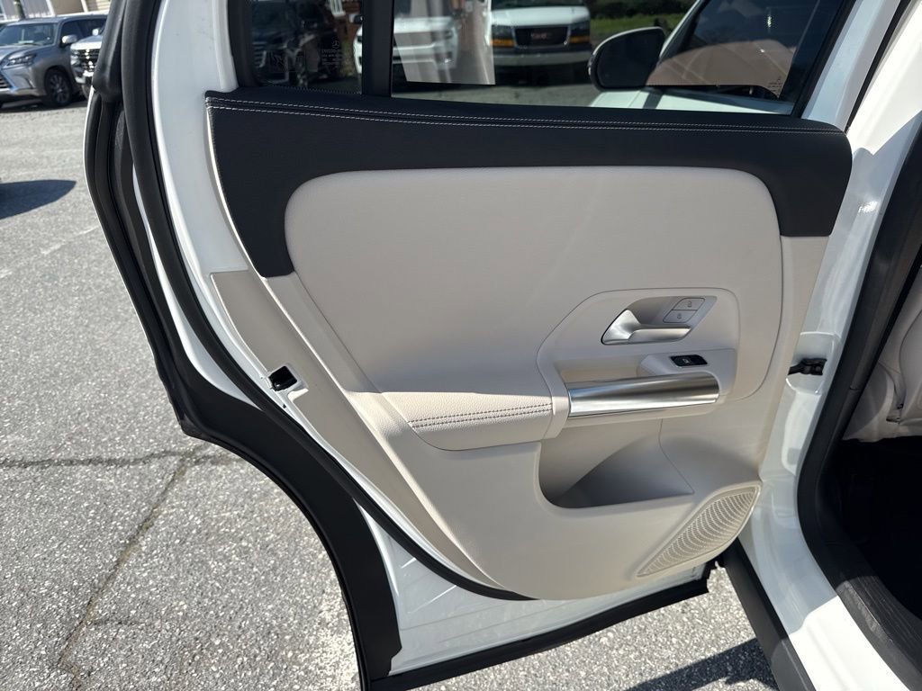 Used 2022 Mercedes-Benz GLA 250 4MATIC image 27