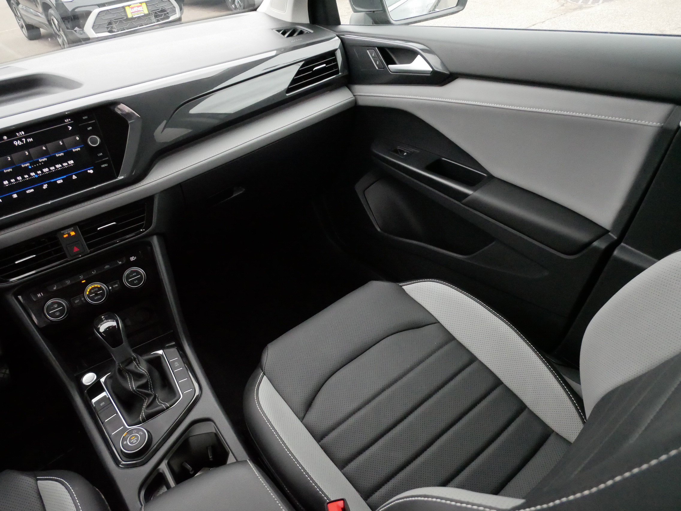 Used 2023 Volkswagen Taos SEL image 11