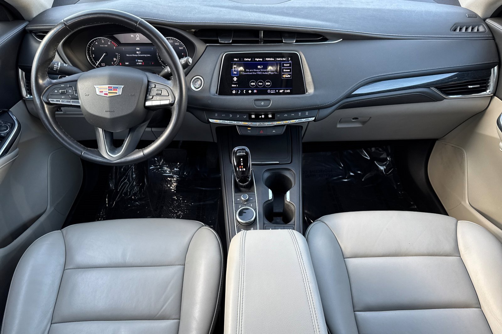 Used 2023 Cadillac XT4 Premium Luxury image 14