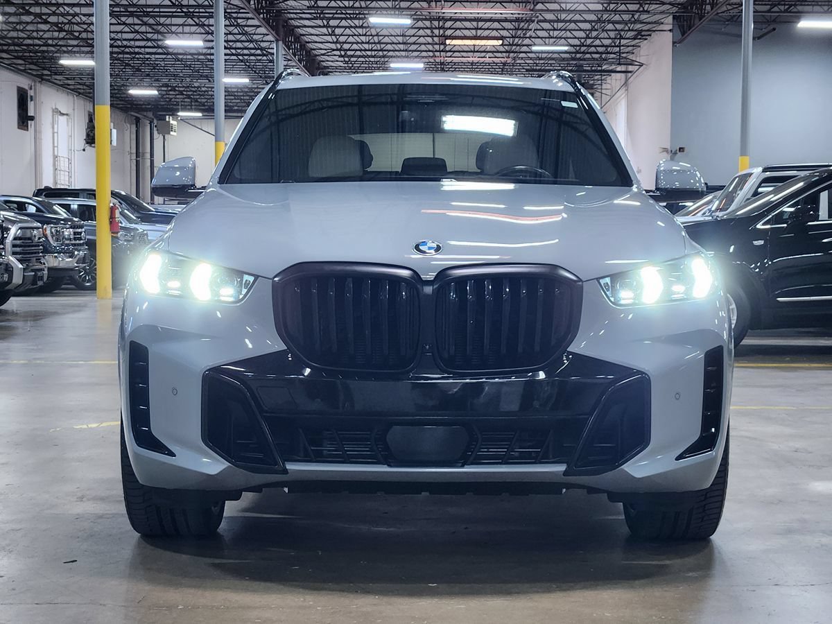 Used 2024 BMW X5 xDrive40i w/ M Sport Package AWD/4WD image 2
