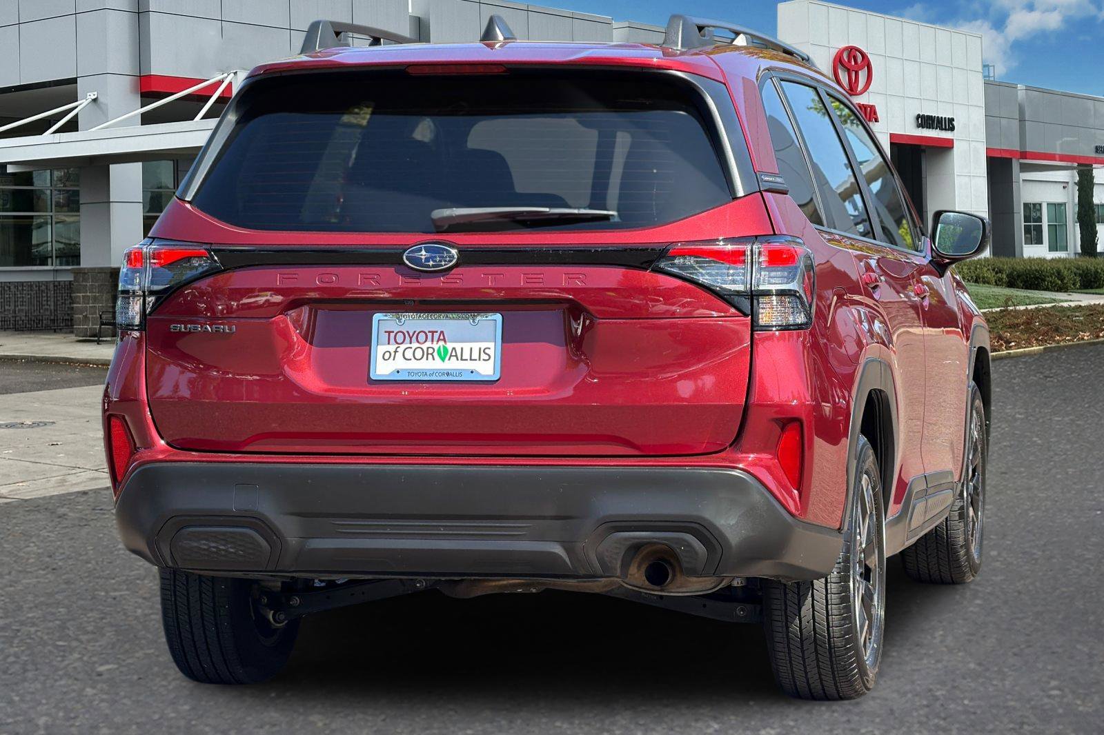 Used 2025 Subaru Forester Premium AWD/4WD image 4